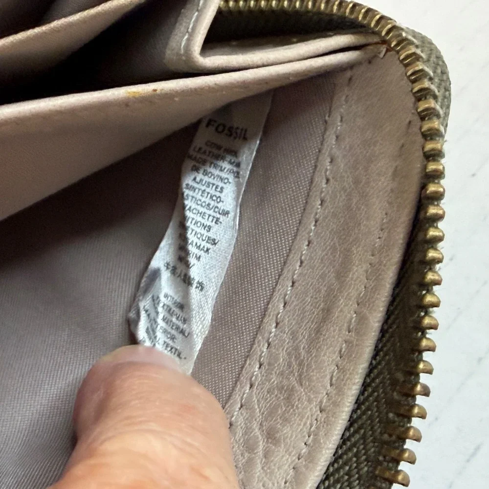 Fossil Leather Zip Around Wallet Y2K 90's Travel Casual Functional Neutral‎ Tan